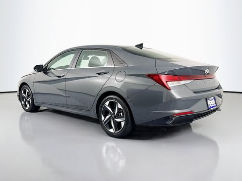 Used 2023 Hyundai Elantra Limited w/ Preferred Accessory Package FWD image 7