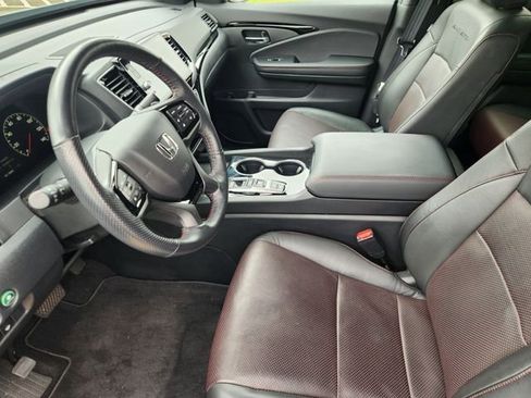 Used 2025 Honda Ridgeline Black Edition image 13