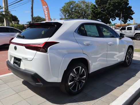 New 2026 Lexus UX 300h FWD image 5