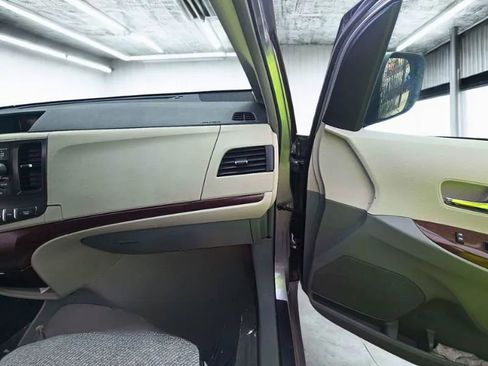 Used 2011 Toyota Sienna XLE image 5