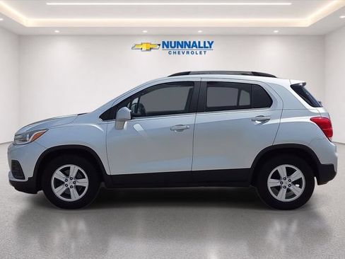 Used 2017 Chevrolet Trax LT FWD image 2