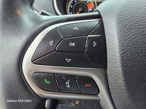 Used 2019 Jeep Cherokee Limited image 22