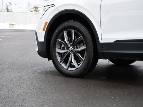 Used 2022 Volkswagen Tiguan SE image 12