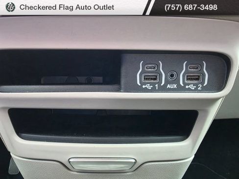 Used 2022 Chrysler Voyager LX FWD image 18
