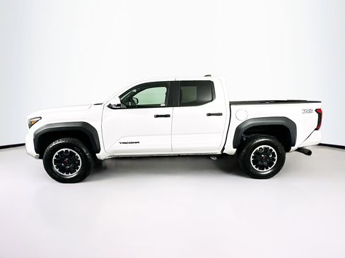 Used 2024 Toyota Tacoma TRD Off-Road image 4