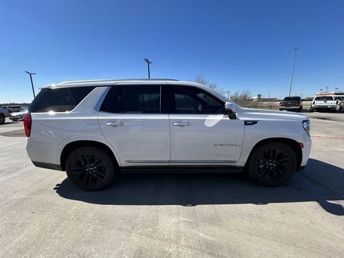 Used 2023 GMC Yukon Denali w/ Denali Reserve Package image 4