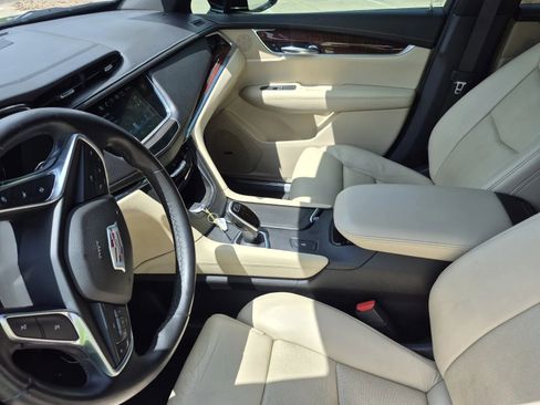 Used 2017 Cadillac XT5 Luxury w/ Driver Awareness Package image 17