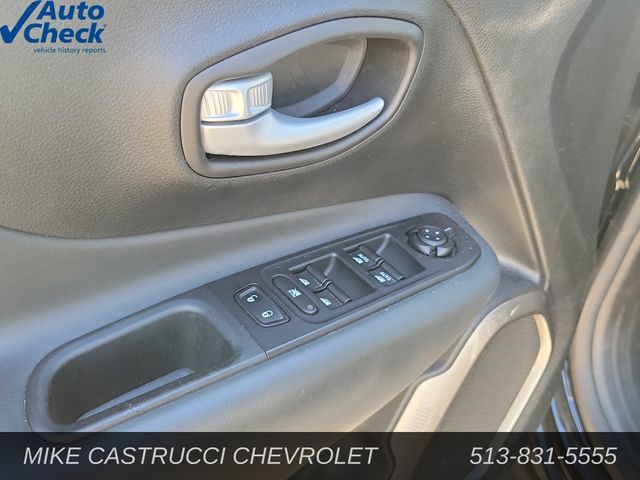 Used 2023 Jeep Renegade Latitude AWD/4WD image 19