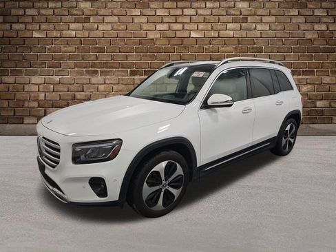 Used 2024 Mercedes-Benz GLB 250 4MATIC w/ Driver Assistance Package image 2