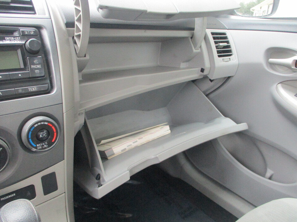 Used 2012 Toyota Corolla LE FWD image 35
