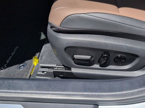 Certified 2025 Lexus ES 350 w/ Premium Package FWD image 5