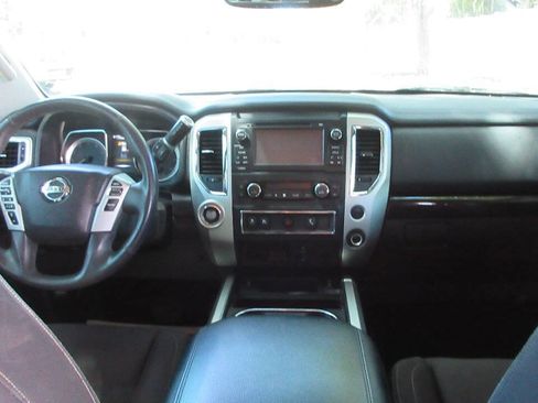 Used 2017 Nissan Titan SV RWD image 29