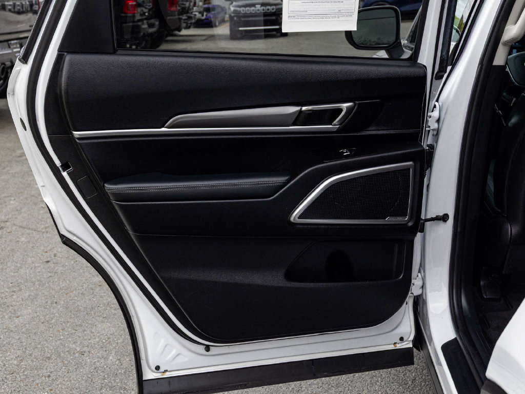Used 2024 Kia Telluride S w/ S Sunroof Package AWD/4WD image 14