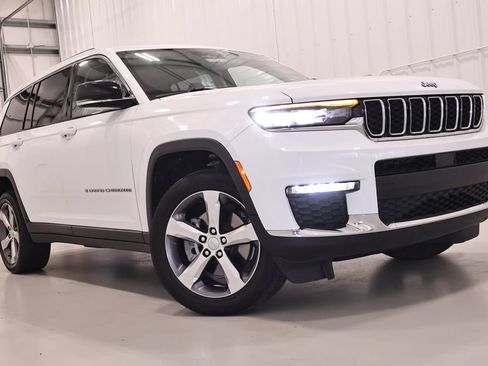 Used 2021 Jeep Grand Cherokee L Limited AWD/4WD image 41