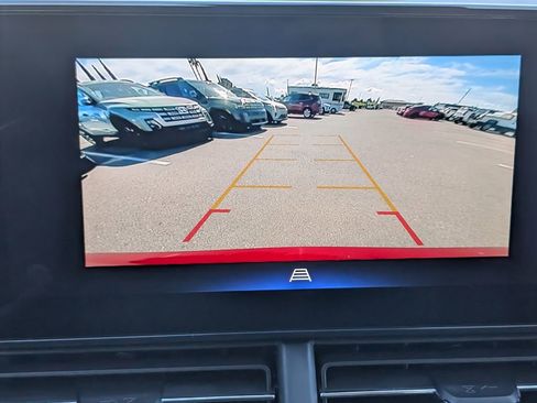 Used 2025 Chevrolet Trax LT FWD image 18