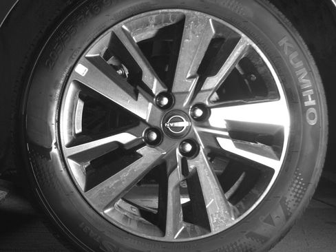 Used 2025 Nissan Versa SV image 14