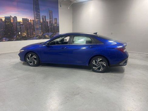 New 2025 Hyundai Elantra Limited FWD image 4