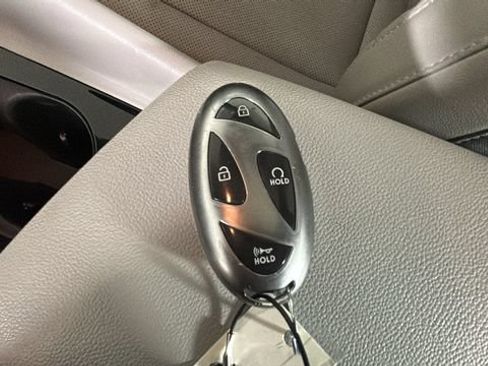 Used 2024 Hyundai Elantra Limited FWD image 21