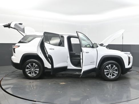 Used 2026 Chevrolet Equinox LT FWD image 46
