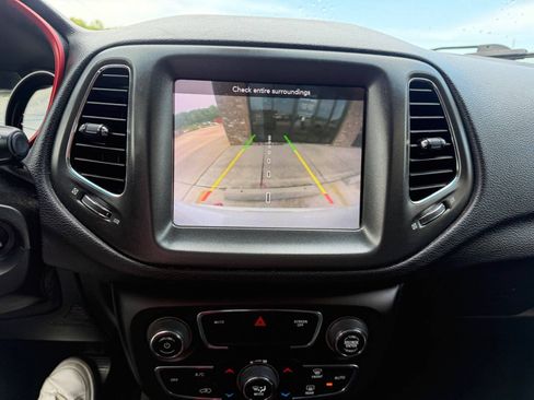 Used 2020 Jeep Compass Trailhawk AWD/4WD image 18