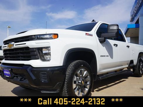 Used 2025 Chevrolet Silverado 2500 Custom w/ Custom Value Package AWD/4WD image 4