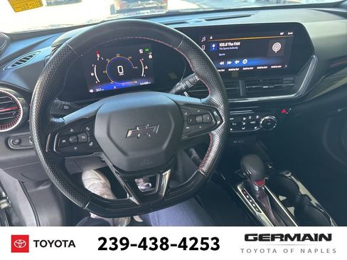 Used 2024 Chevrolet Trax RS w/ Sunroof Package FWD image 17