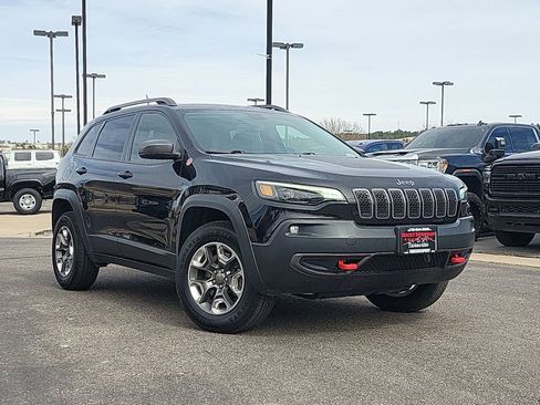 Used 2019 Jeep Cherokee Trailhawk w/ Cold Weather Group image 2