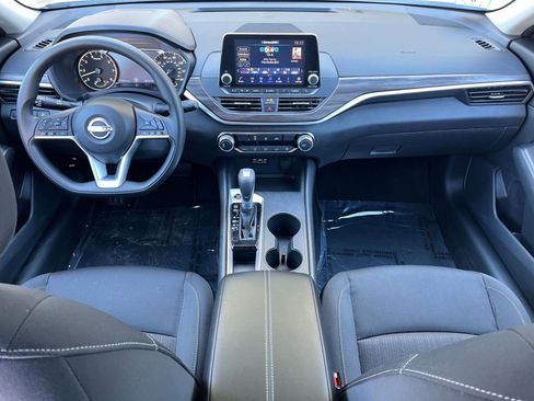 Used 2025 Nissan Altima 2.5 SV image 32