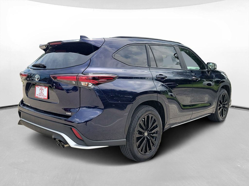 Used 2024 Toyota Highlander XSE FWD image 4