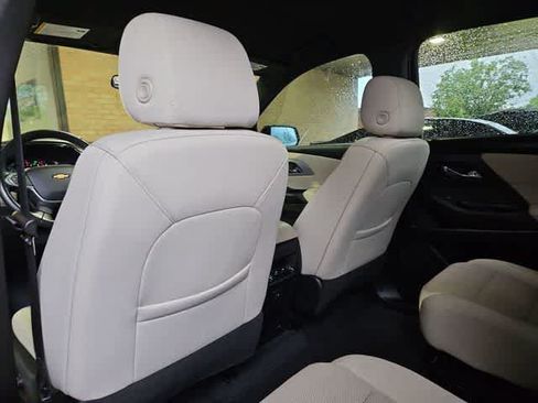 Used 2022 Chevrolet Traverse LT FWD image 35