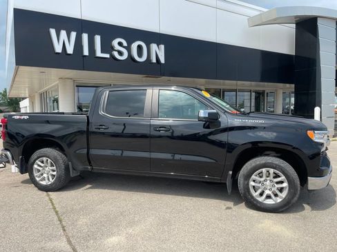 Used 2023 Chevrolet Silverado 1500 LT AWD/4WD image 2