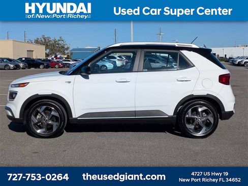 Certified 2023 Hyundai Venue Limited w/ Cargo Package image 2