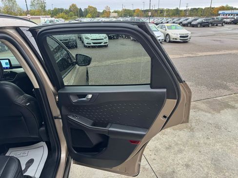 Used 2020 Ford Escape SE Sport image 17