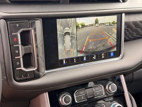 Used 2024 GMC Yukon XL Denali RWD image 34