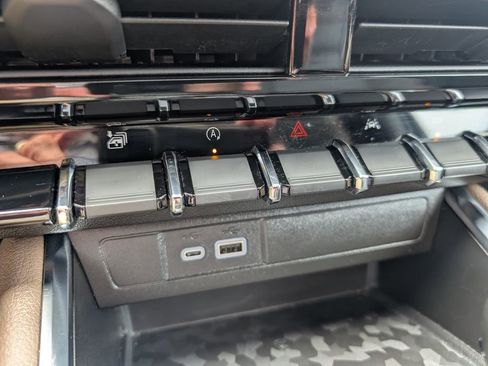 Used 2023 GMC Canyon Denali w/ Denali Black Edition image 24