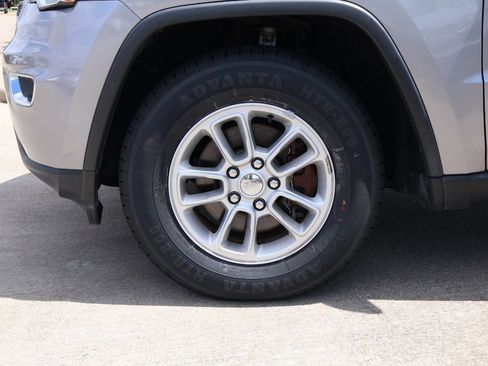 Used 2018 Jeep Grand Cherokee Laredo AWD/4WD image 8