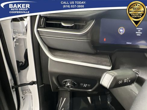 Used 2024 Jeep Grand Cherokee Limited w/ Black Appearance Package image 19