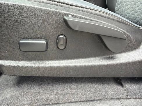 Used 2019 Chevrolet Colorado Z71 AWD/4WD image 17