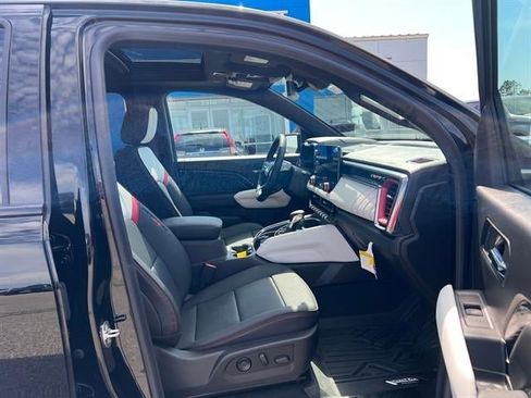 Used 2024 GMC Canyon AT4X AWD/4WD image 10