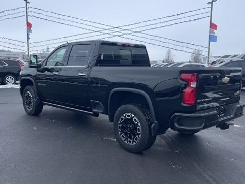 Used 2023 Chevrolet Silverado 3500 High Country image 3