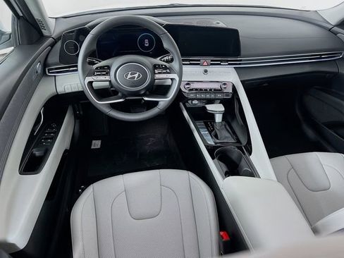New 2025 Hyundai Elantra Limited image 22