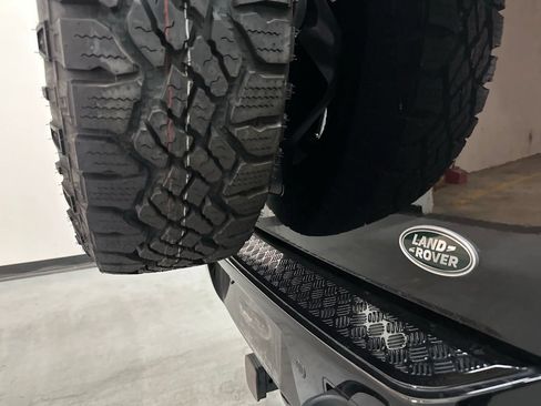 Used 2022 Land Rover Defender 110 X-Dynamic SE AWD/4WD image 8