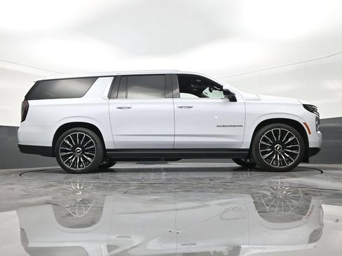 Used 2026 Chevrolet Suburban High Country AWD/4WD image 24