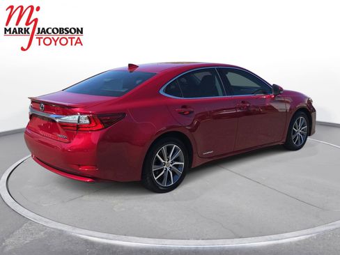 Used 2016 Lexus ES 300h w/ Luxury Package w/Wood Trim FWD image 7