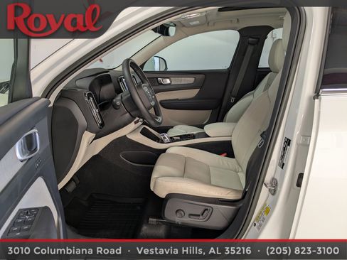 Used 2023 Volvo XC40 B5 Plus w/ Protection Package Premier image 18