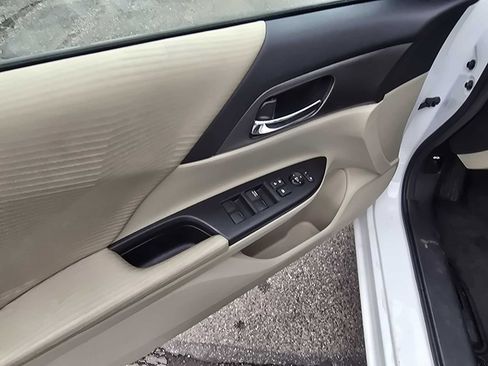 Used 2015 Honda Accord LX image 34