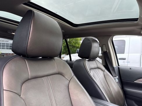 Used 2013 Lincoln MKX AWD image 17