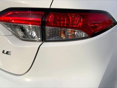 Used 2025 Toyota Corolla LE image 29