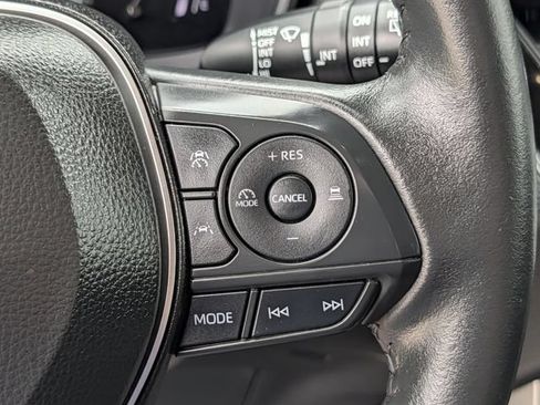 Used 2025 Toyota Corolla Cross XLE w/ Convenience Package FWD image 19