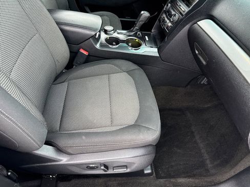 Used 2016 Ford Explorer XLT w/ Equipment Group 201A image 12